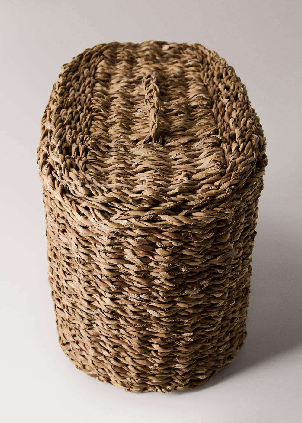 Medium oval seagrass basket - Image 4