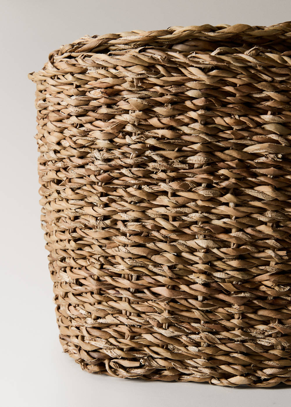 Medium oval seagrass basket - Image 5