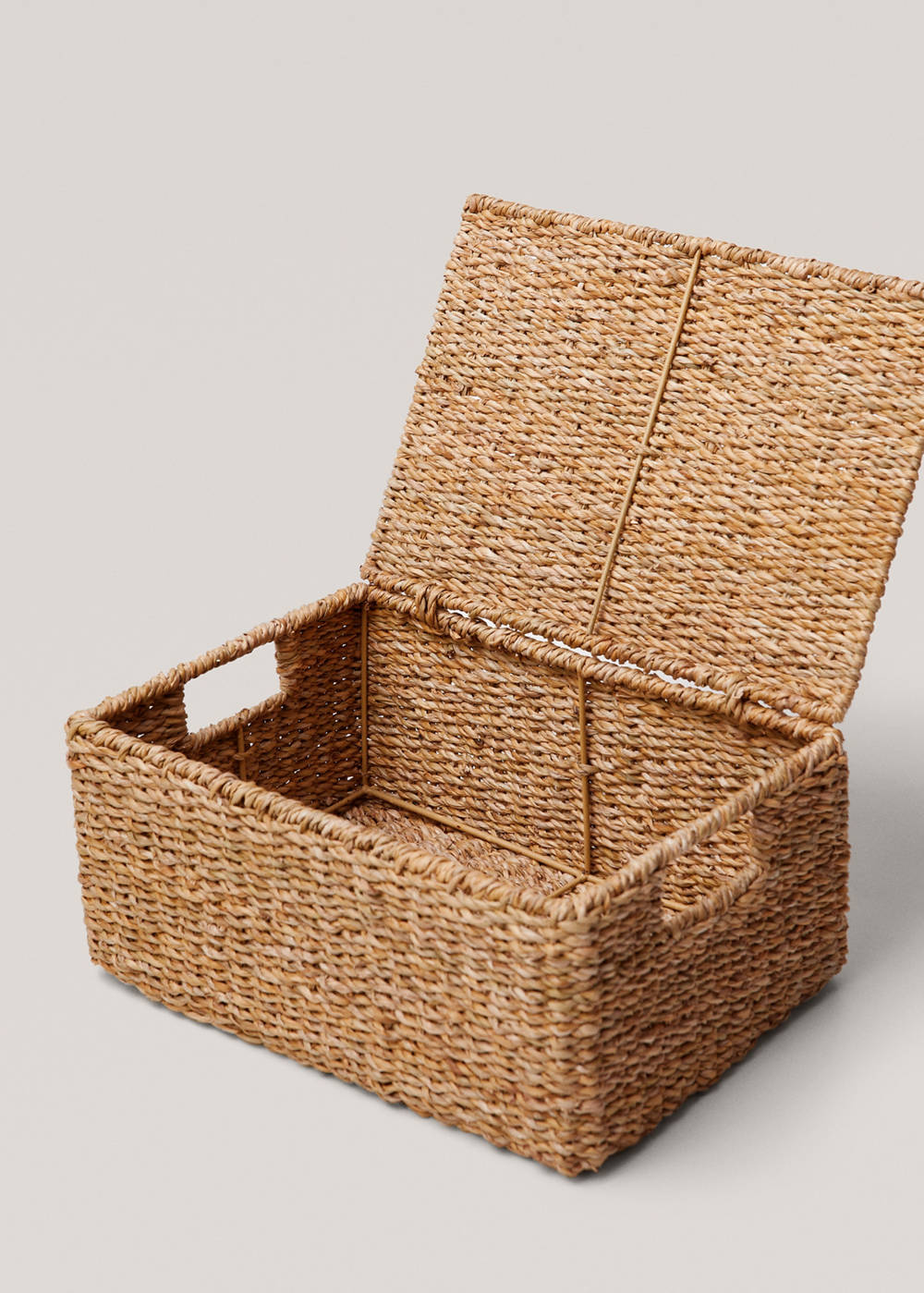 Medium braided basket with handles - Image 5