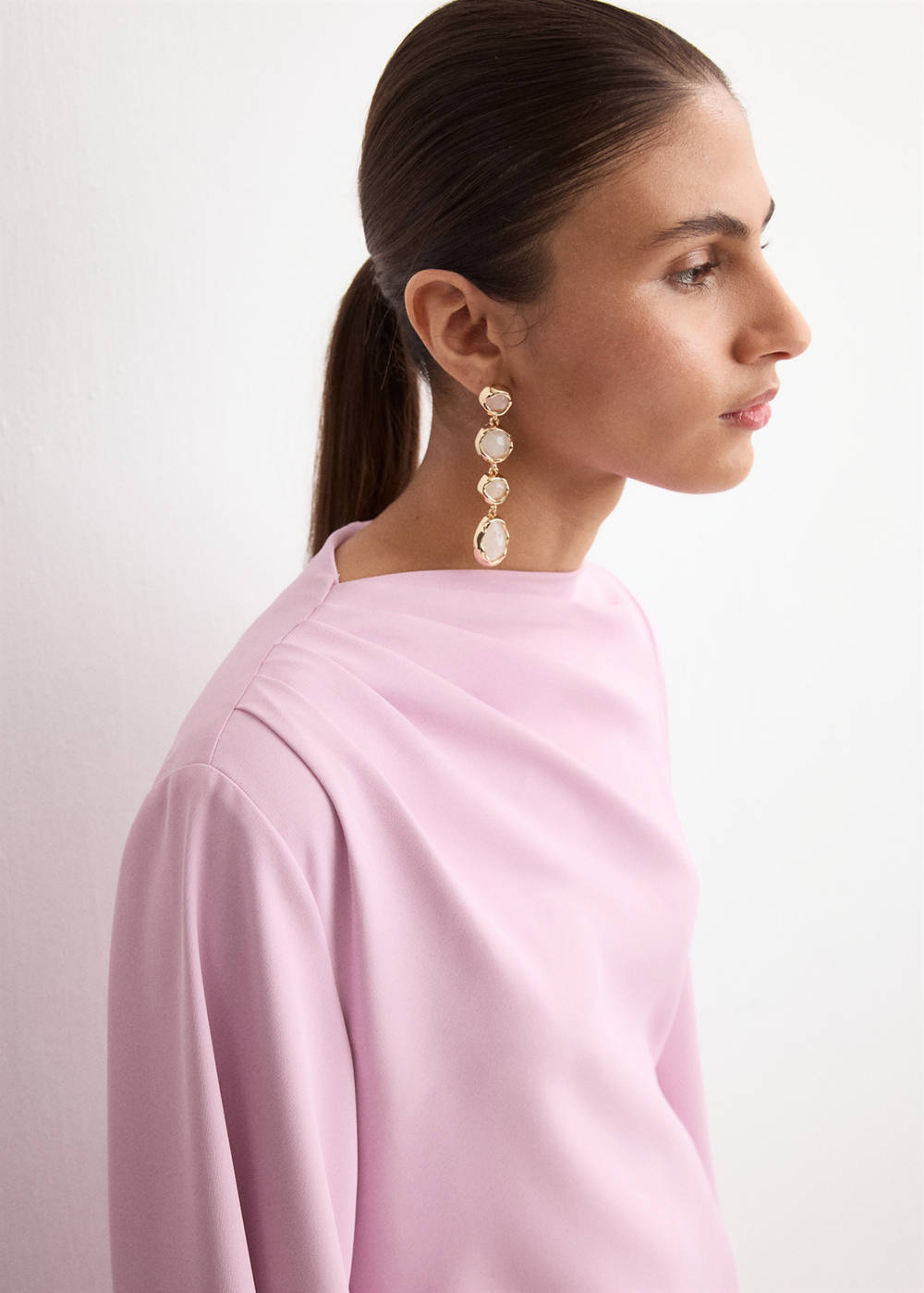 Flared-sleeve satin dress - Image 5