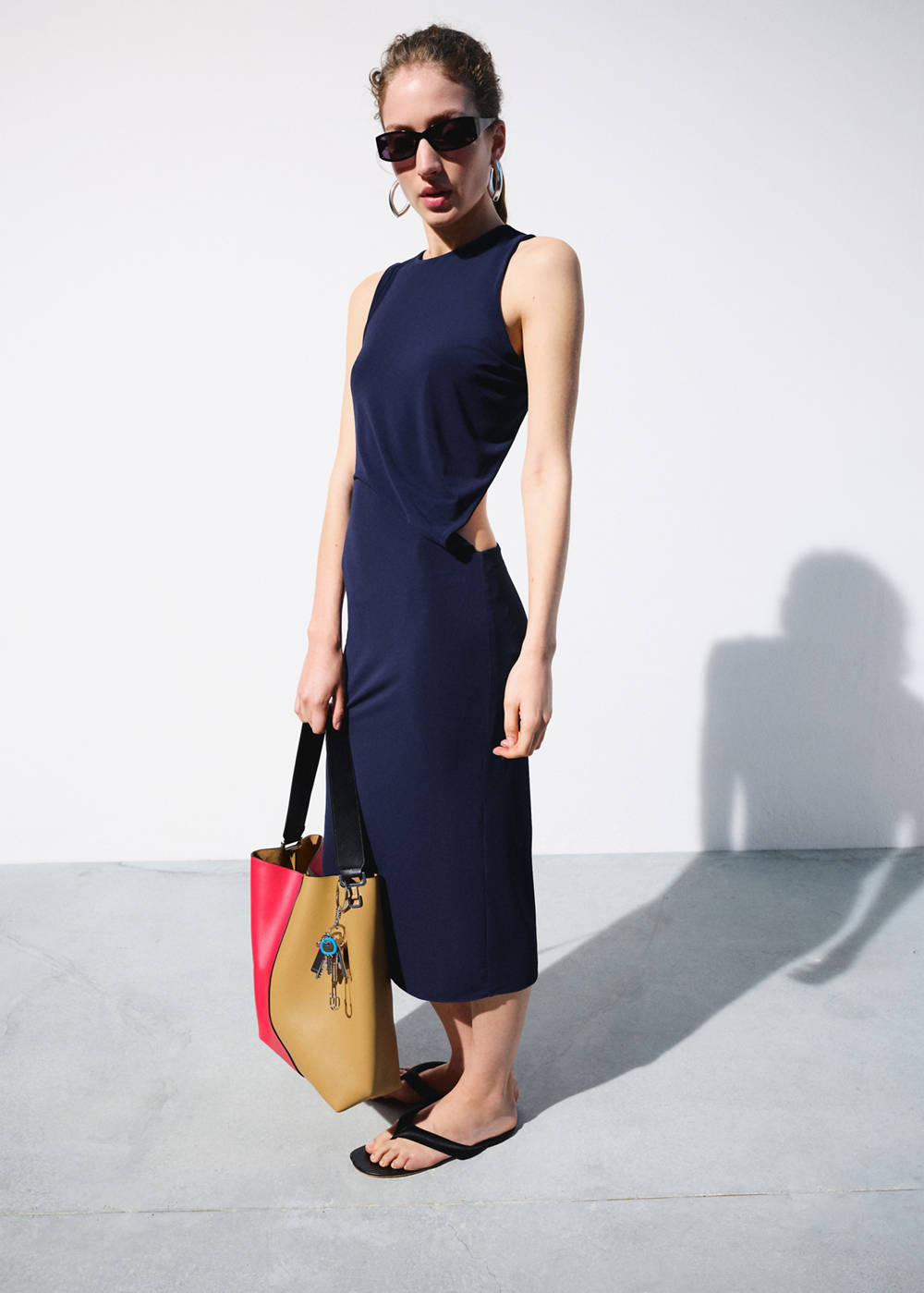 Asymmetric open-back dress - Image 3