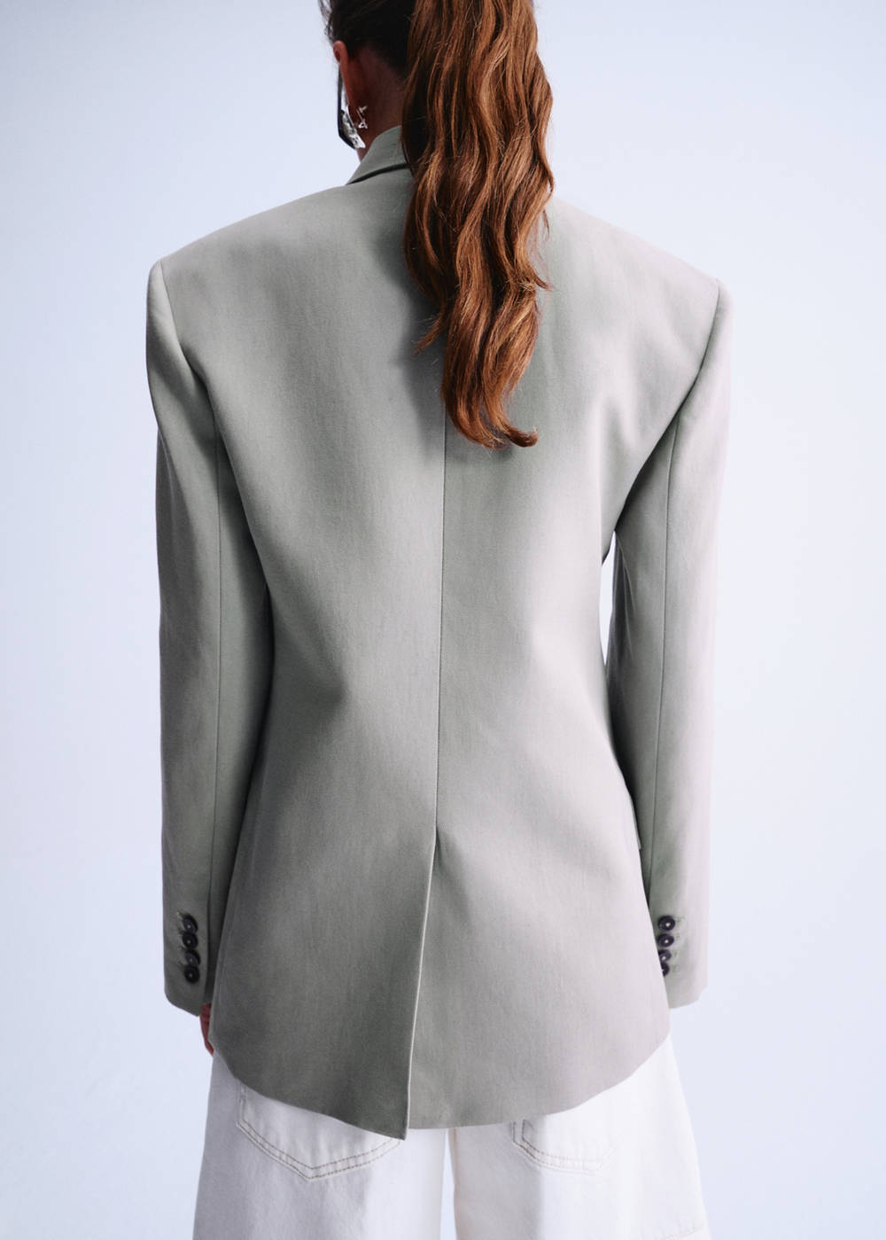 Double-breasted blazer with button closure - Image 4