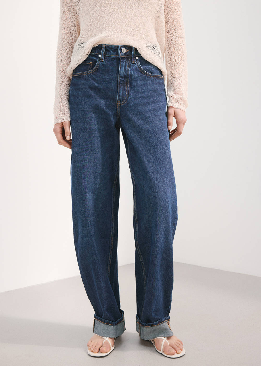 Balloon jeans with rolled-up hem - Image 3