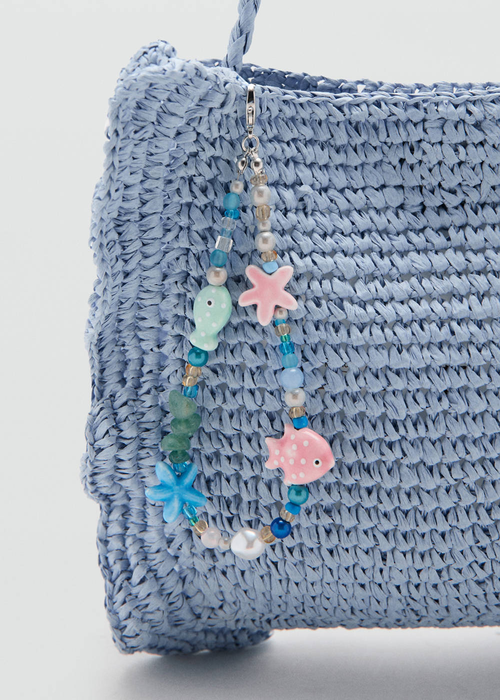 Natural-fiber bag with charm - Image 4