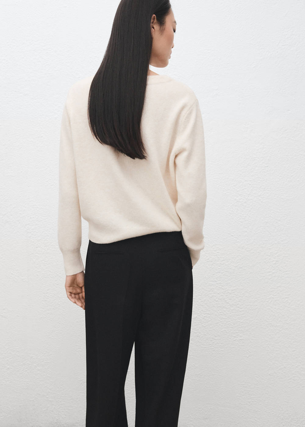 V-neck knitted cardigan - Image 4