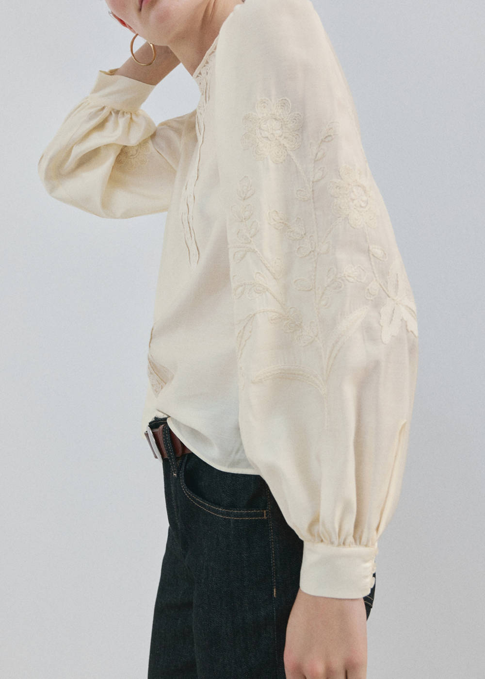Cotton blouse with floral embroidery