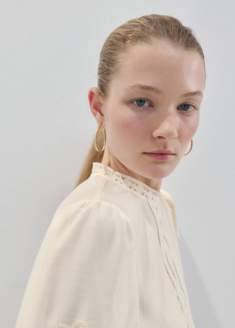 Cotton blouse with floral embroidery - Image 5