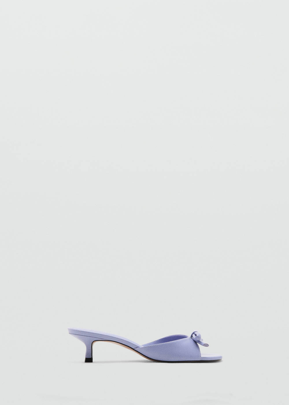 Heeled sandals with bow