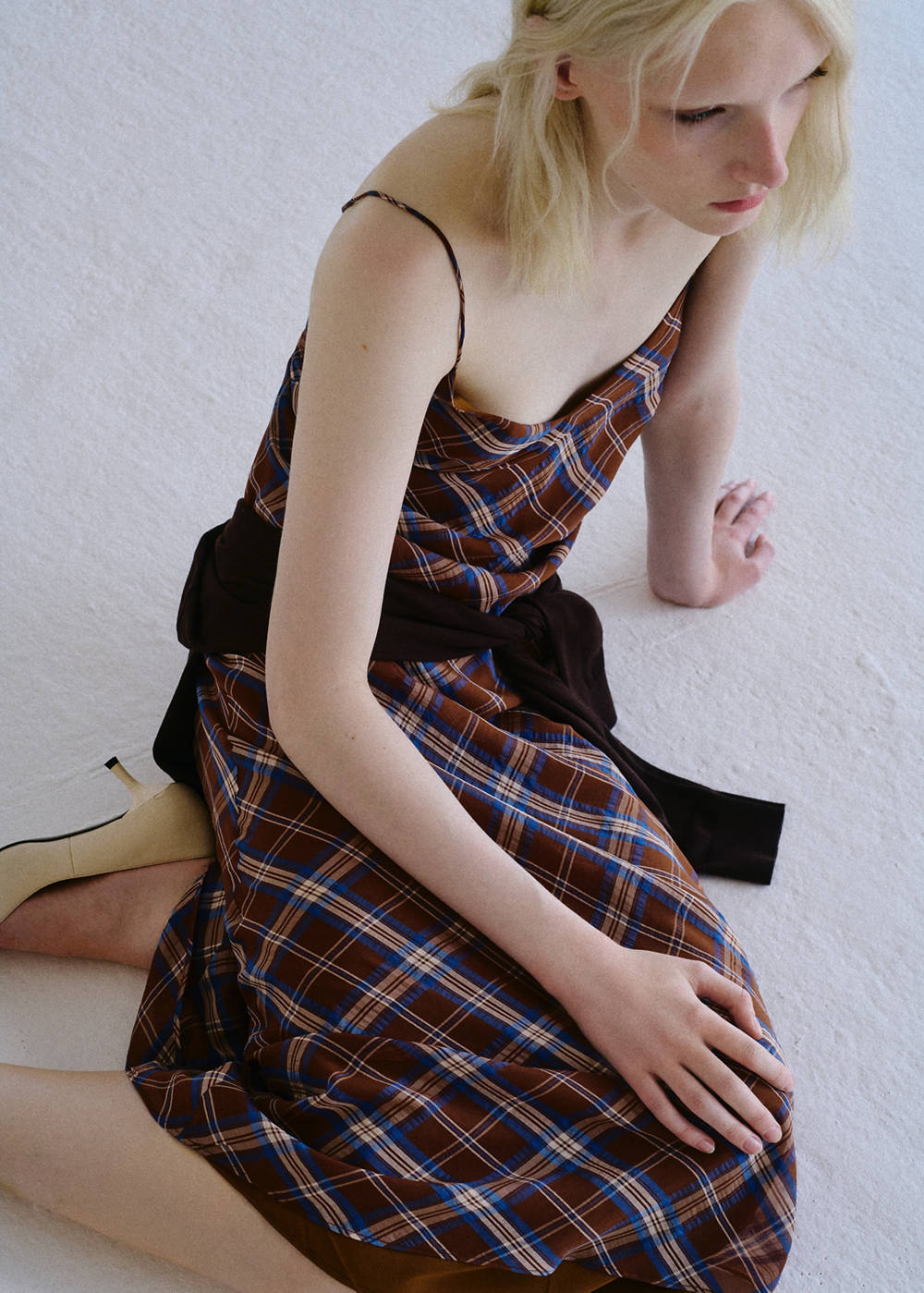 Cross-back checkered dress - Image 3