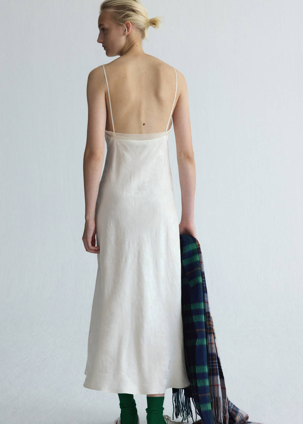 Jacquard dress with silk details - Image 4