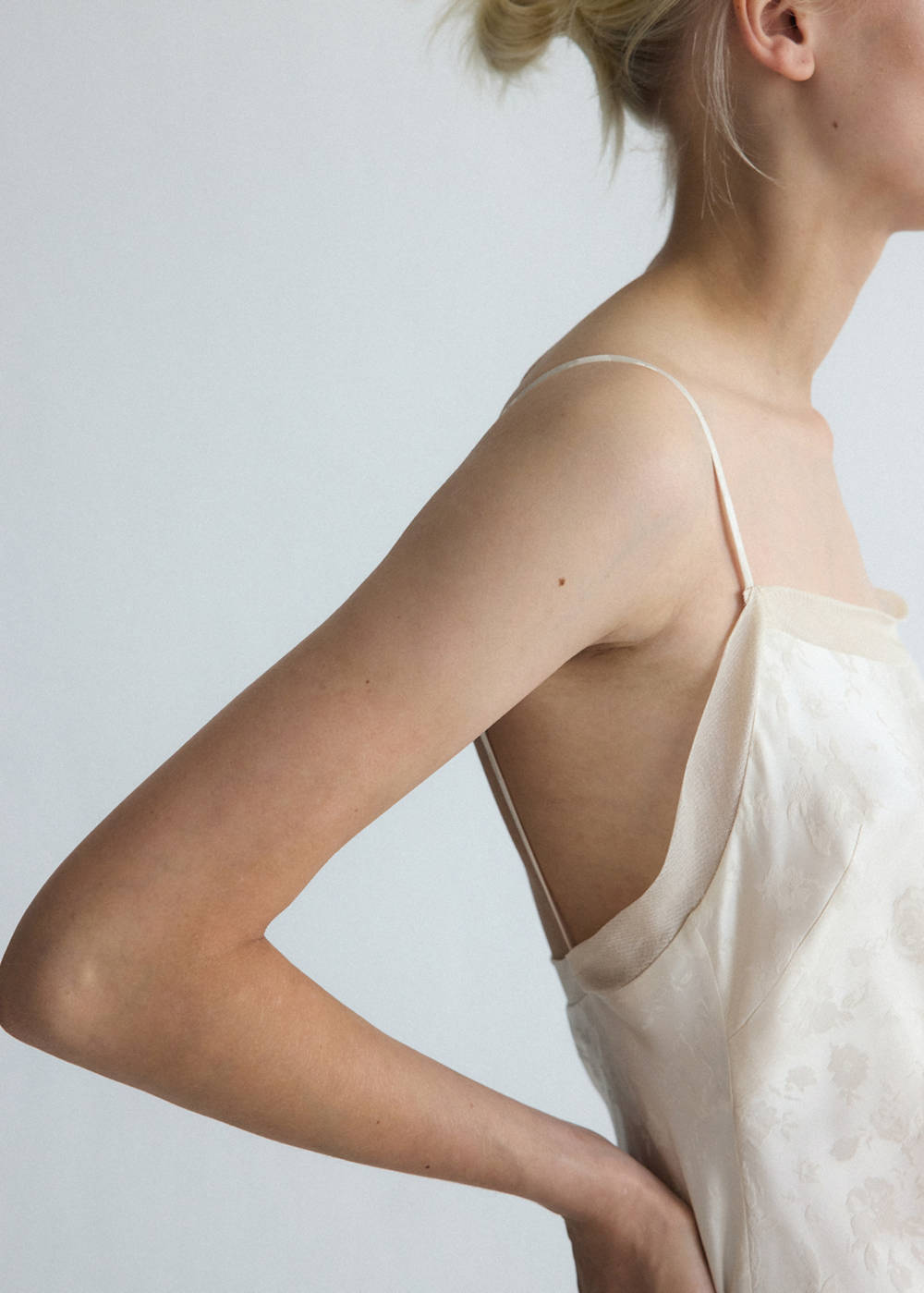 Jacquard dress with silk details - Image 5