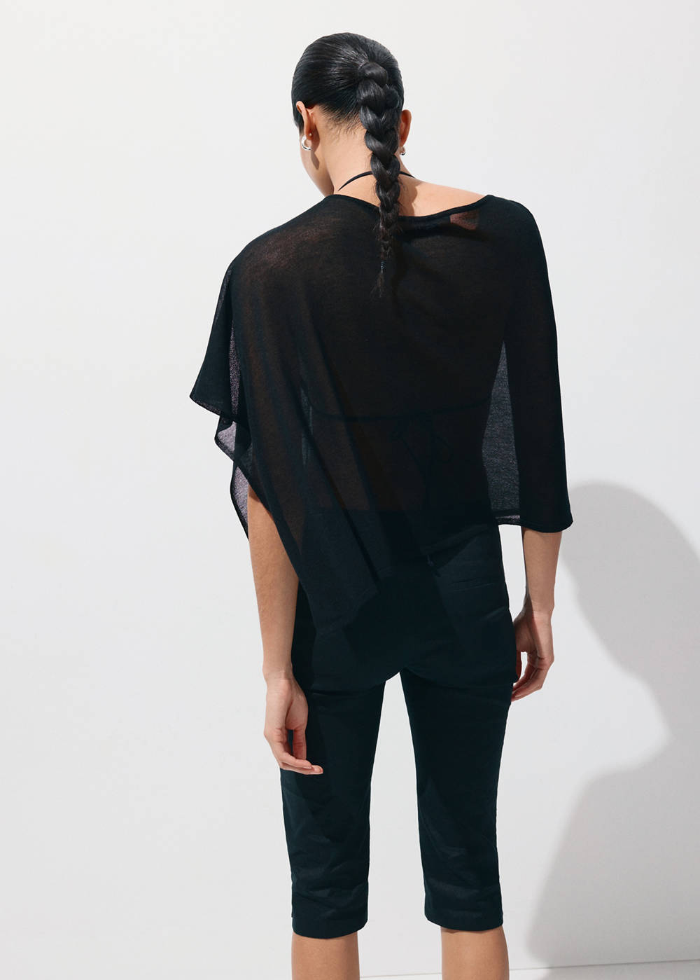 Asymmetrical knitted cape - Image 4