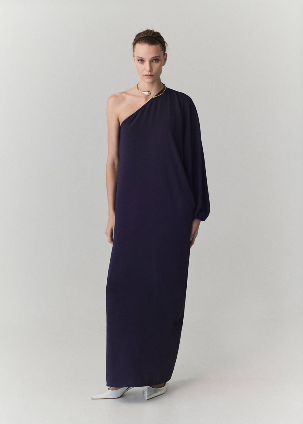 Asymmetric dress with necklace - Image 3