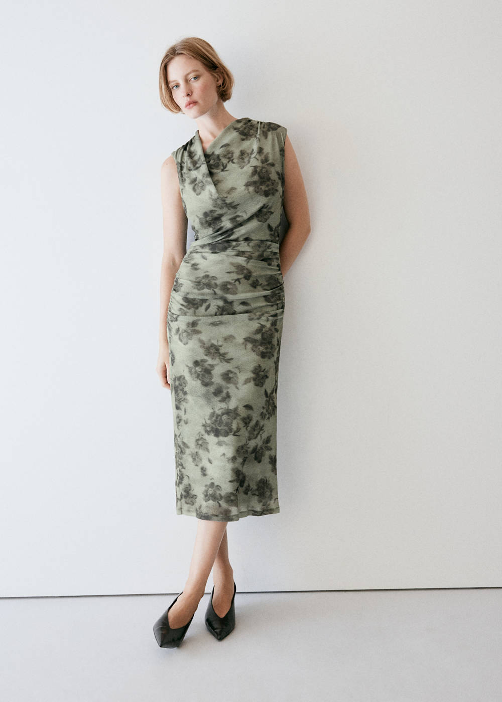 Asymmetric side ruched dress - Image 3