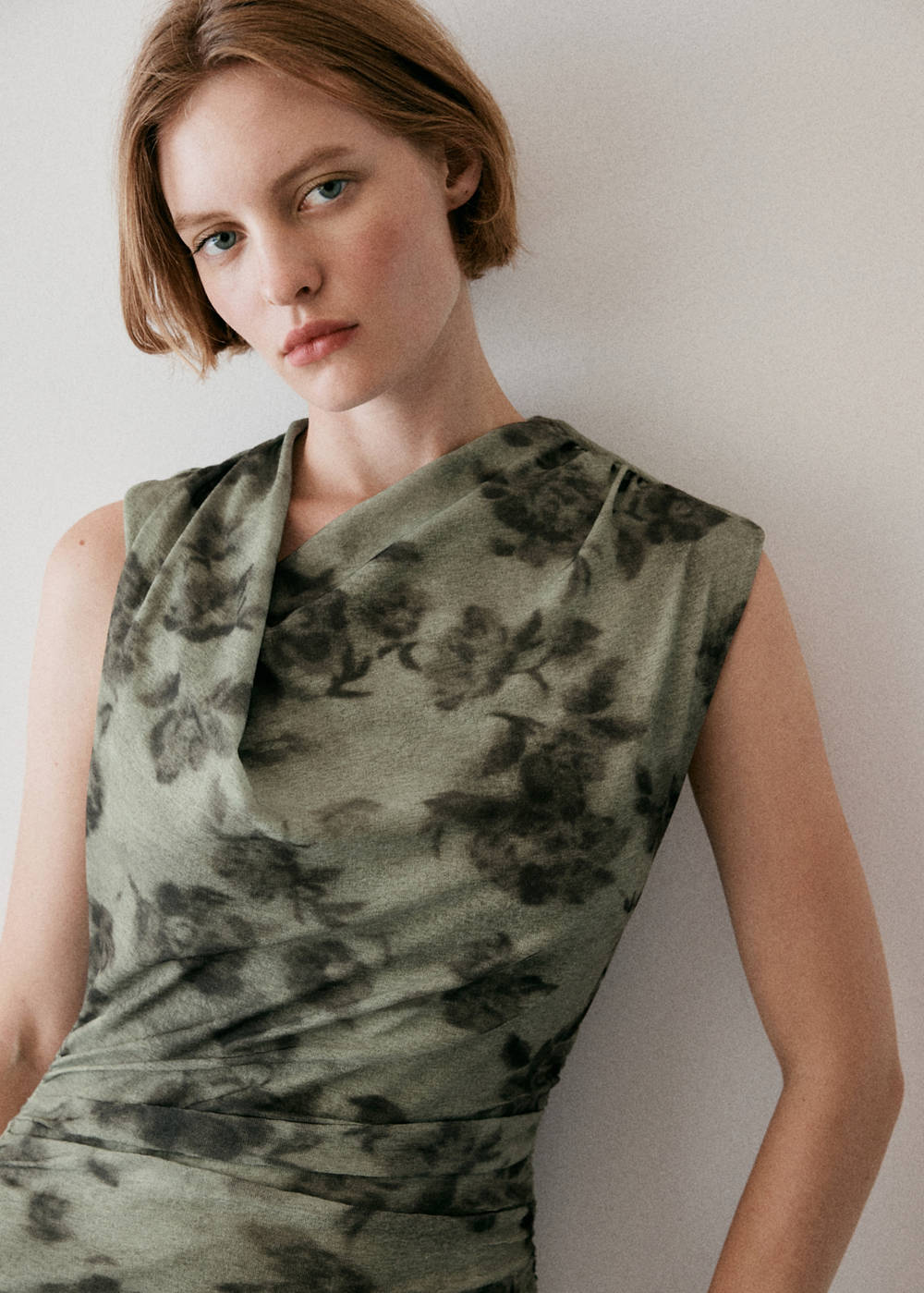 Asymmetric side ruched dress - Image 5