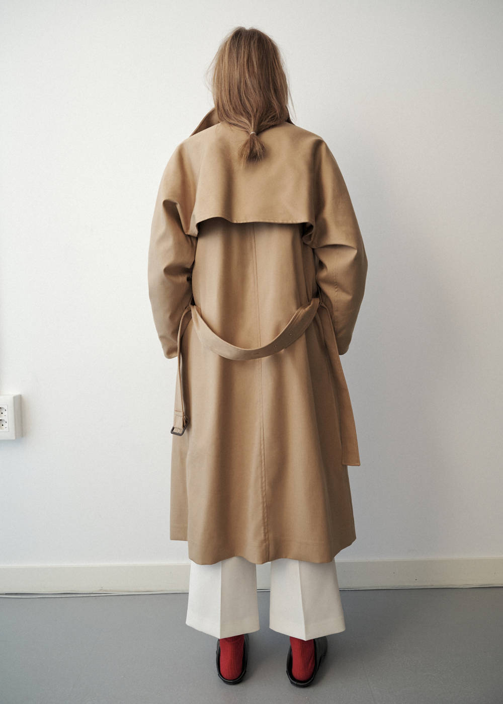 Cotton-lyocell blend trench coat with belt - Image 4