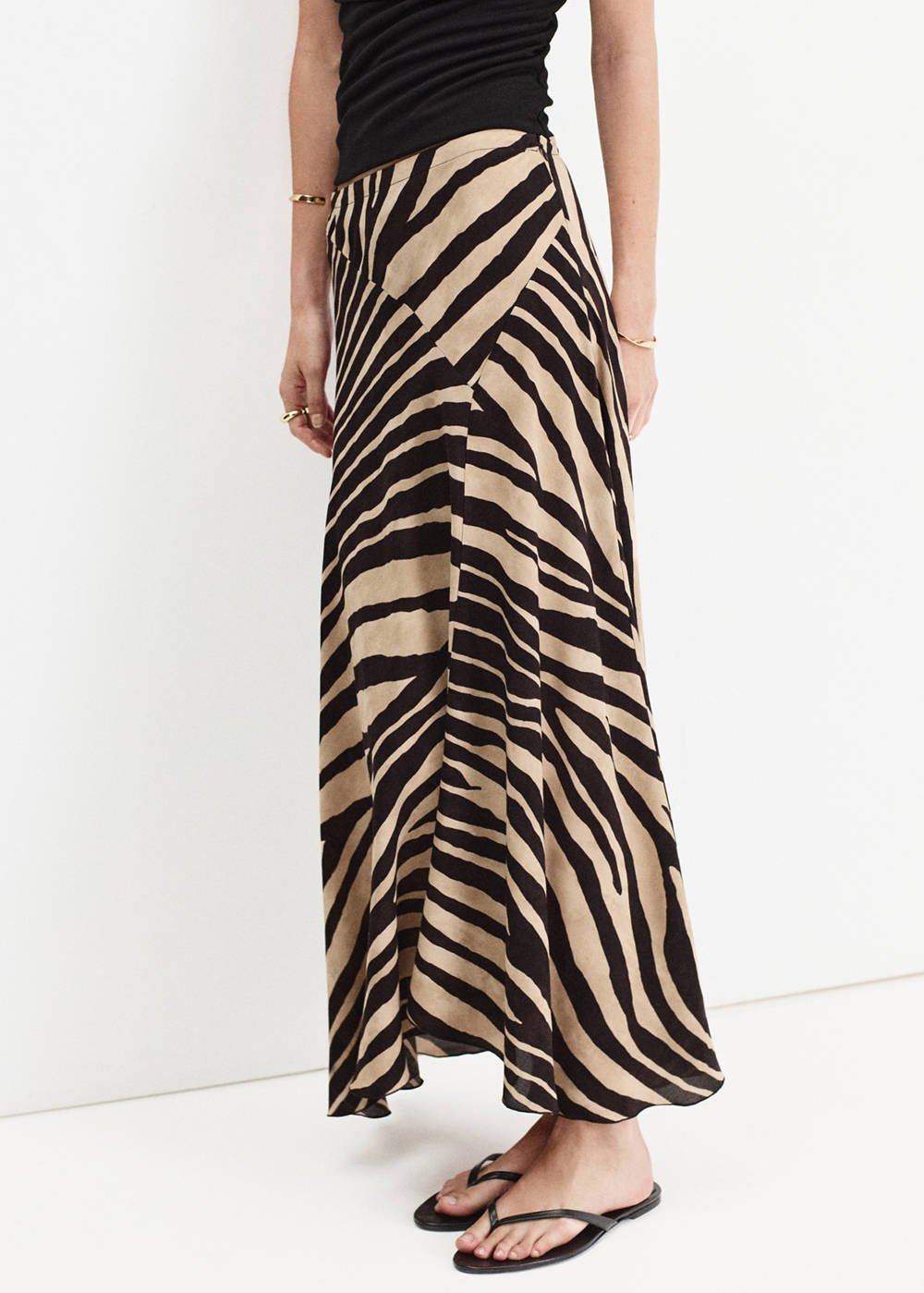 Asymmetrical maxi-skirt