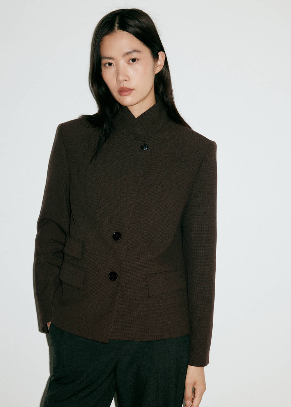 Houndstooth blazer with a high neck - Image 5