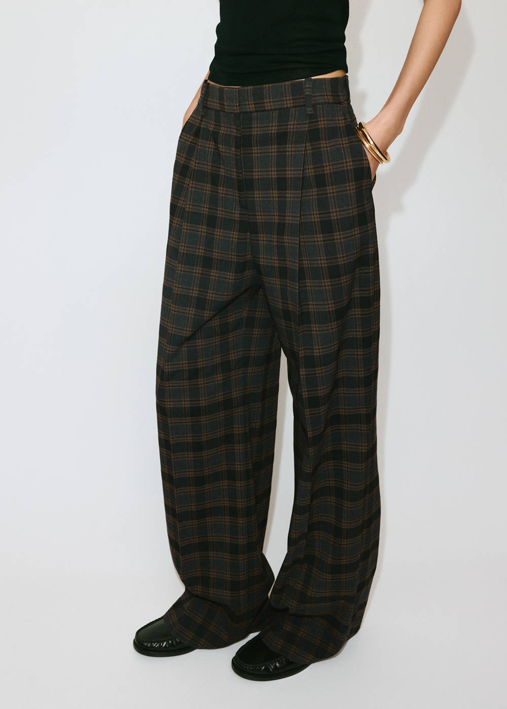 Straight-fit pleated pants - Image 7