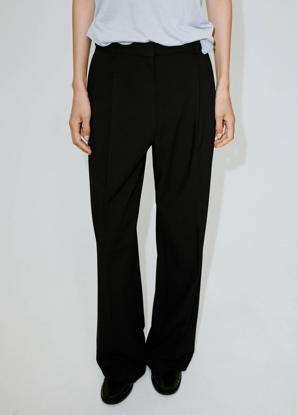 Straight-fit pleated pants