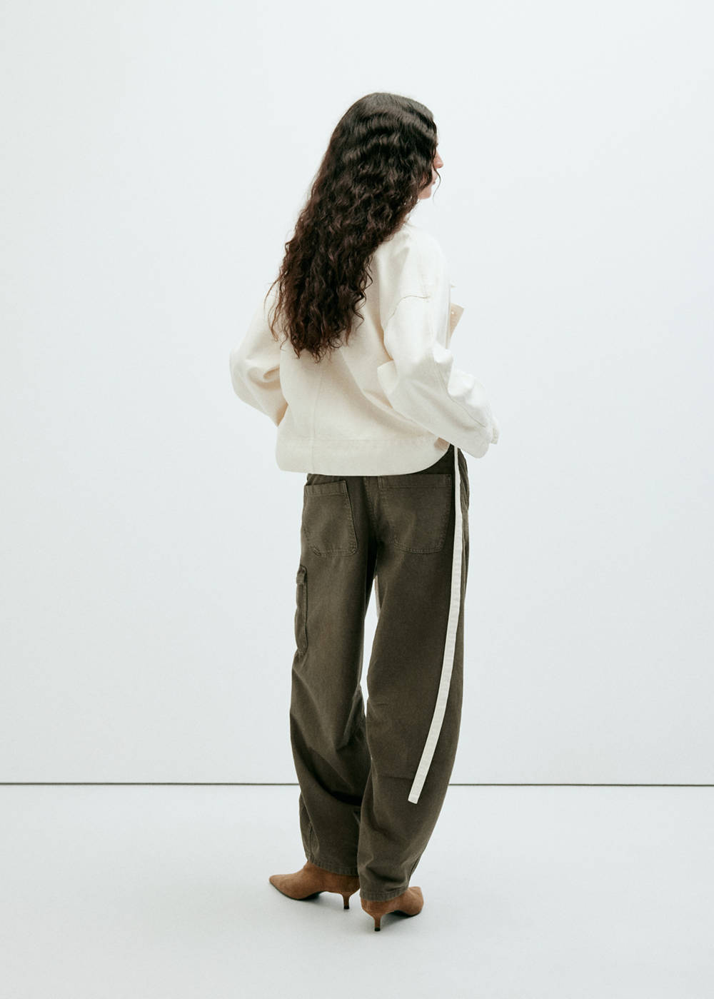 Mid-rise cargo jeans - Image 4